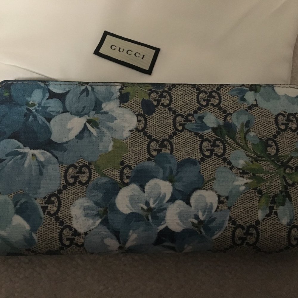 GUCCI Blue Blooms navy blue women's wallet-LNIB! - Picture 1 of 4